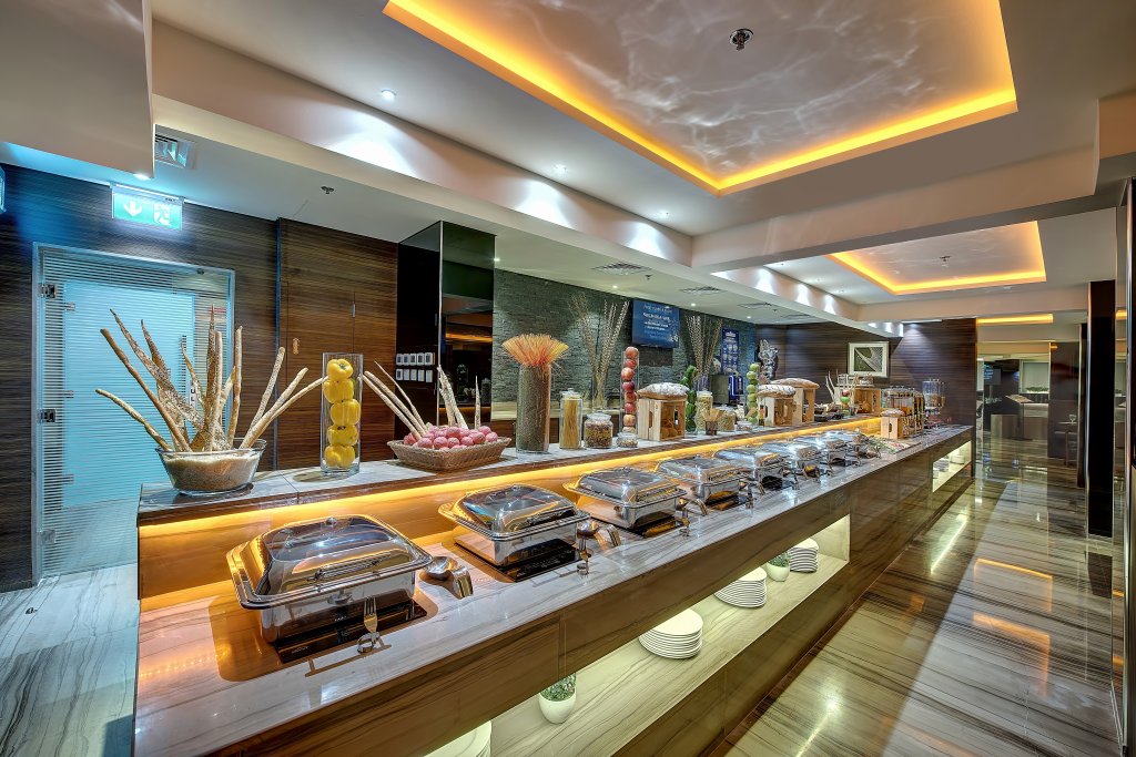 Дубай: Omega Hotel