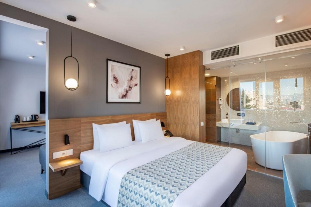 Тбилиси: Отель Clocks Hotel Tbilisi