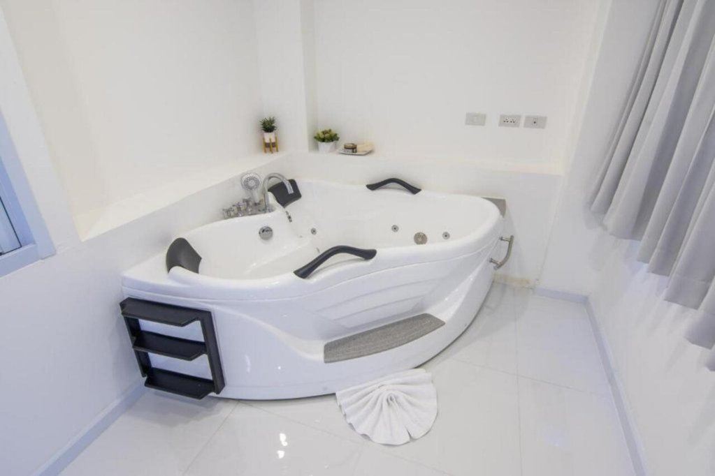 Удонтхани: The White Hotel By Charoensri (SHA Extra Plus)