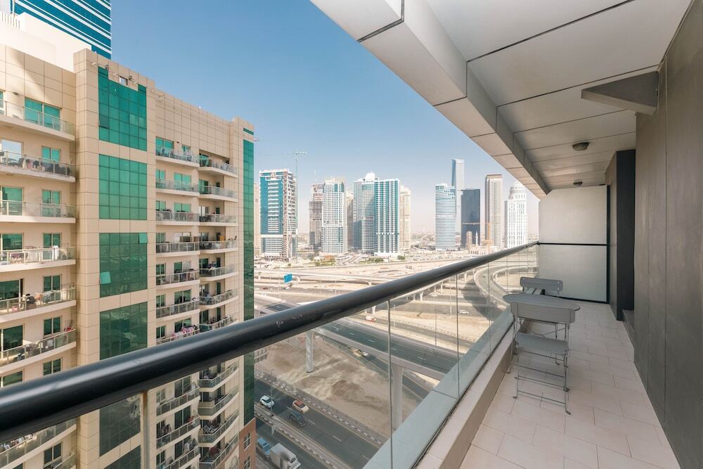 Дубай: Urban Caves - Modern Apartment Steps From The Walk JBR