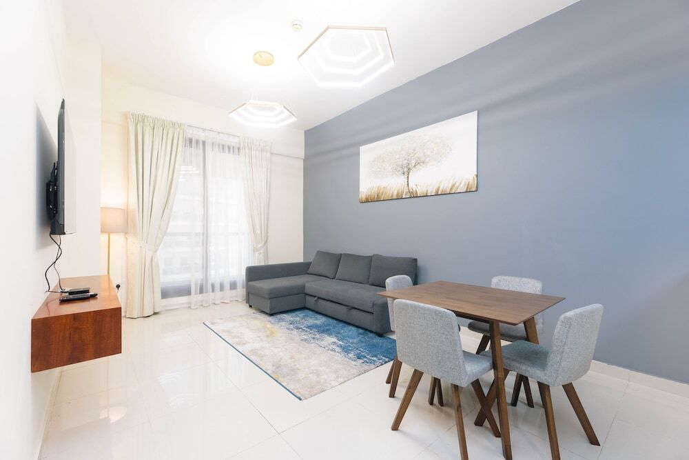 Дубай: Urban Caves - Modern Apartment Steps From The Walk JBR