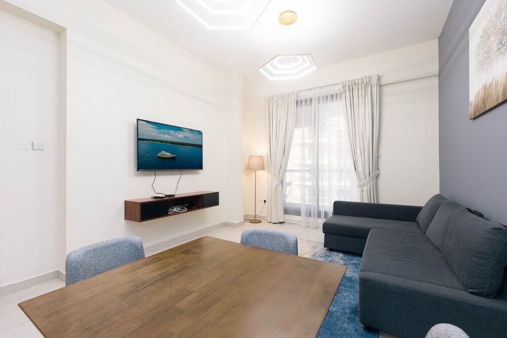 Дубай: Urban Caves - Modern Apartment Steps From The Walk JBR