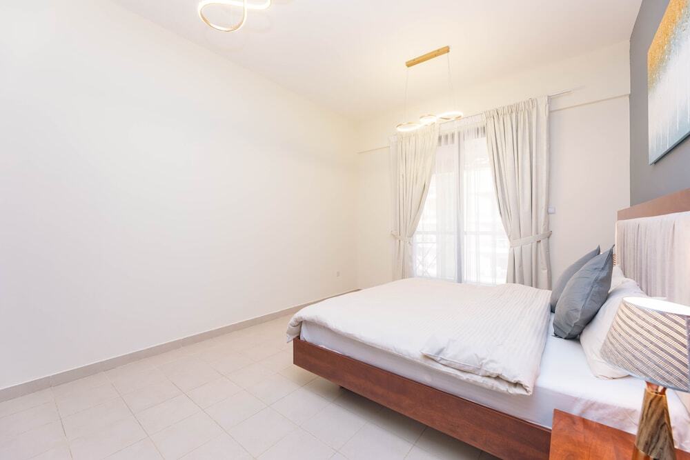 Дубай: Urban Caves - Modern Apartment Steps From The Walk JBR