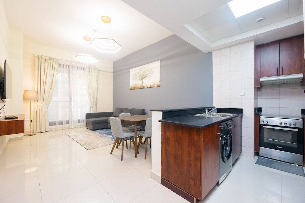 Дубай: Urban Caves - Modern Apartment Steps From The Walk JBR