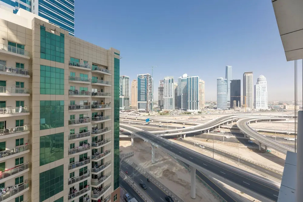 Дубай: Urban Caves - Modern Apartment Steps From The Walk JBR