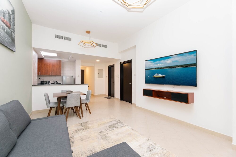 Дубай: Urban Caves - Chic Apartment With Balcony Near The Walk JBR
