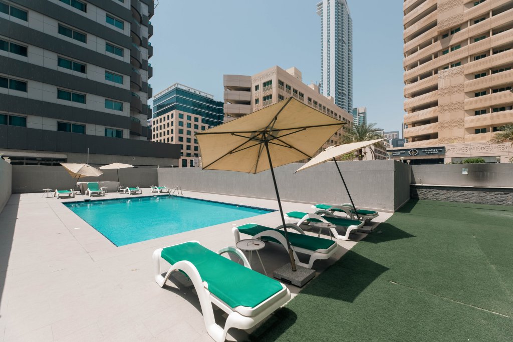 Дубай: Апартаменты Urban Caves - Stylish Condo Near Marina Walk With City Views