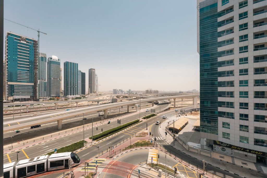 Дубай: Апартаменты Urban Caves - Stylish Condo Near Marina Walk With City Views