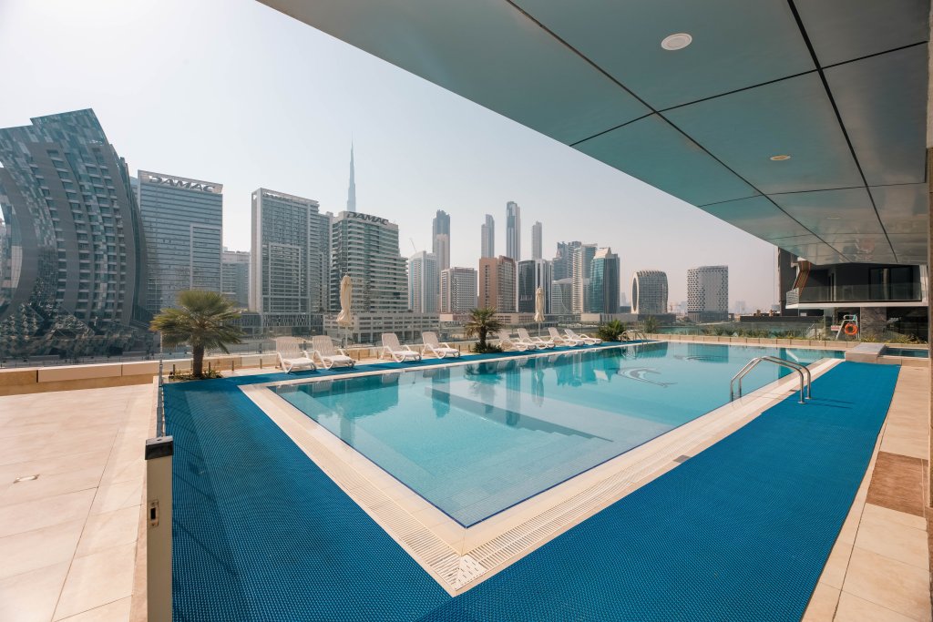 Дубай: Апартаменты Urban Caves - Modern Urban Retreat With Wide City Views
