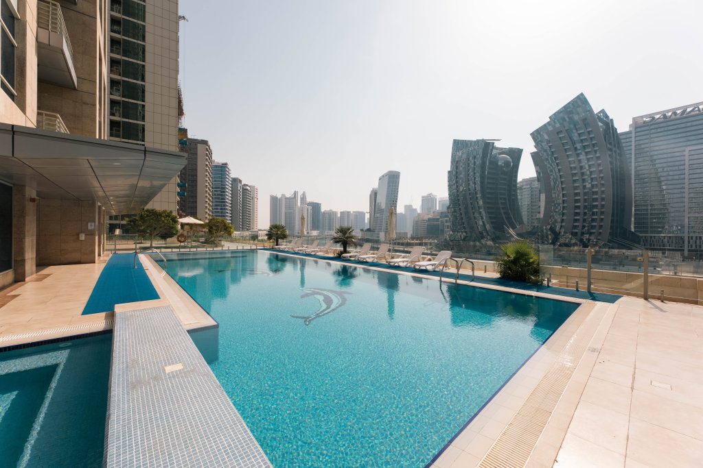Дубай: Апартаменты Urban Caves - Modern Urban Retreat With Wide City Views