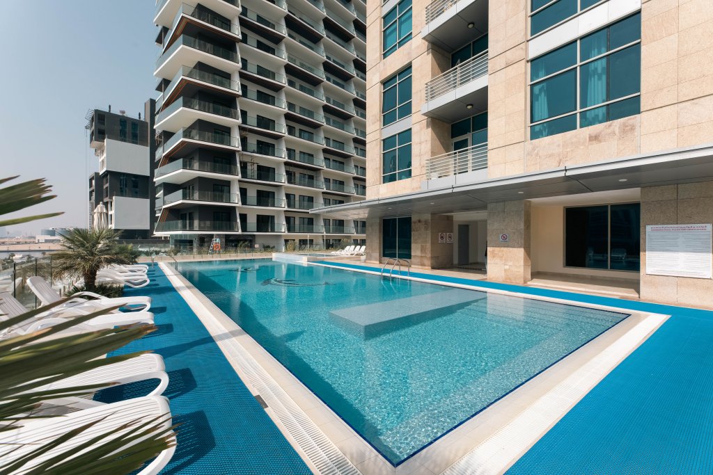 Дубай: Апартаменты Urban Caves - Modern Urban Retreat With Wide City Views