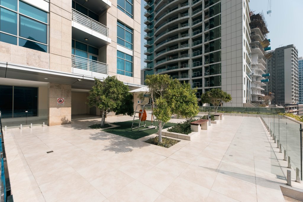 Дубай: Апартаменты Urban Caves - Modern Urban Retreat With Wide City Views