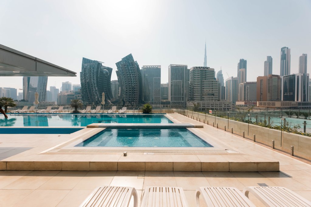 Дубай: Апартаменты Urban Caves - Modern Urban Retreat With Wide City Views
