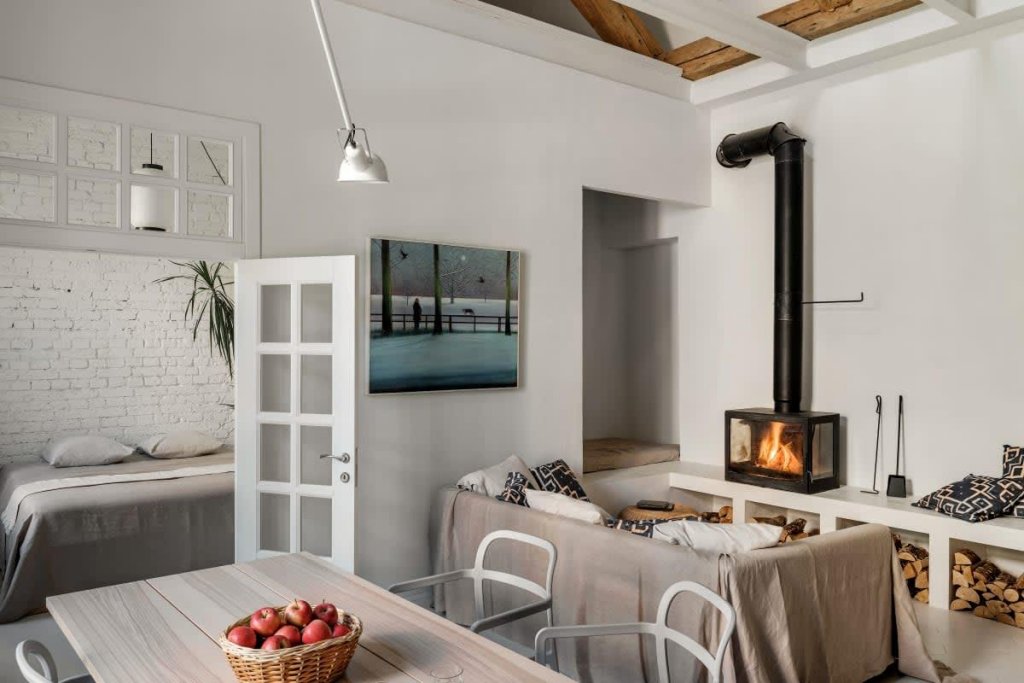 Москва: Апартаменты Flat Inn с камином в арт-лофте рядом с метро Комсомольская