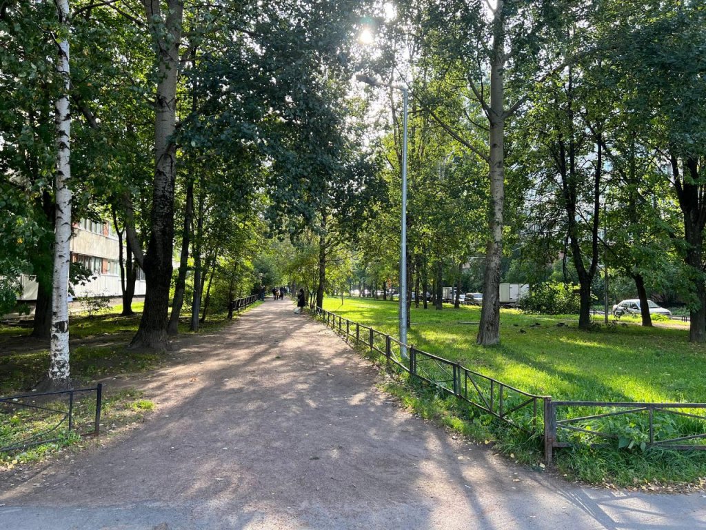 Санкт-Петербург: Две Подушки Спб на аллее Поликарпова