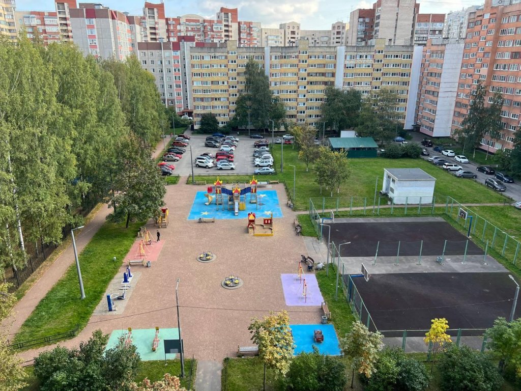 Санкт-Петербург: Две Подушки Спб на аллее Поликарпова