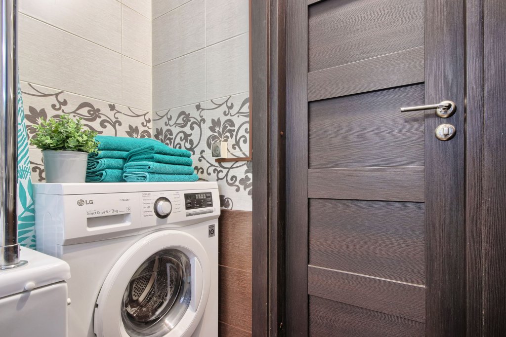 Санкт-Петербург: Апартаменты MyHomeYourHome на Новолитовской улице