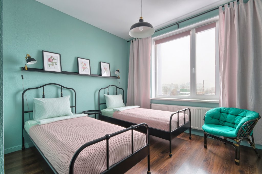 Санкт-Петербург: Апартаменты MyHomeYourHome на Новолитовской улице