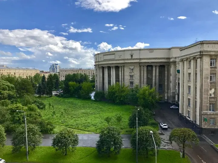 Санкт-Петербург: Royal Cradle by the Singing Fountains