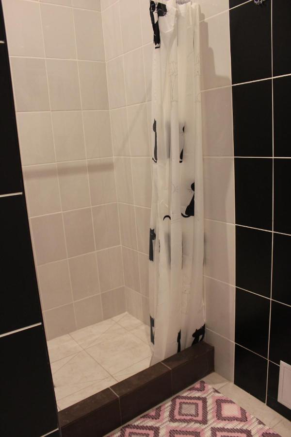 Москва: 22 Na Luhmanovskoj Hostel