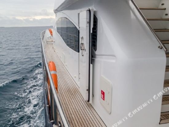 Северный атолл Мале: Fantom Yacht