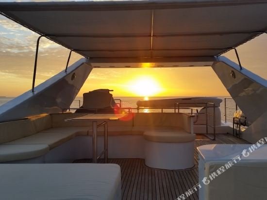 Северный атолл Мале: Fantom Yacht