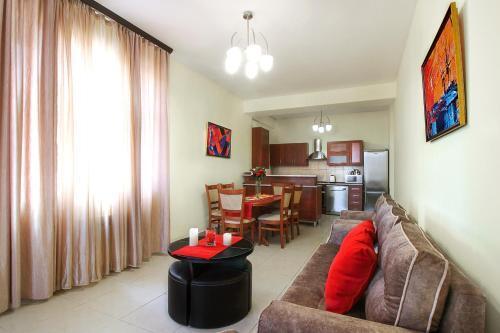 Ереван: Apartment on Nalbandyan Street (New Building)