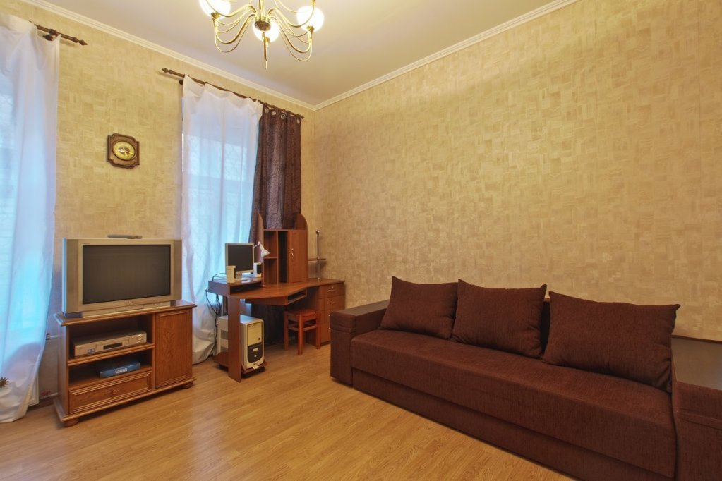 Санкт-Петербург: Na Kirochnoj 18 Apartments