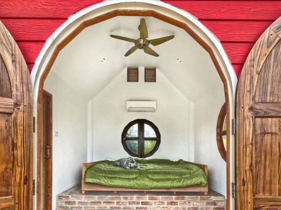 Паи: Dog House