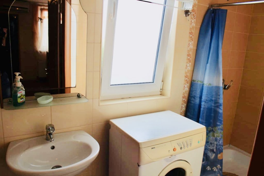 Керчь: Na Chernyishevskogo 21-2 Apartments