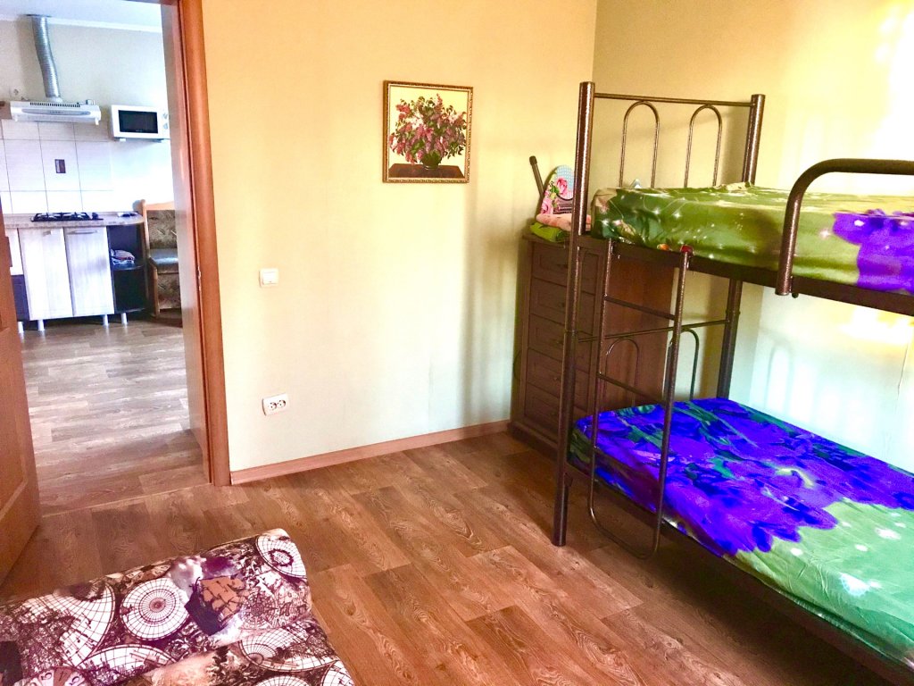 Керчь: Na Chernyishevskogo 21-2 Apartments