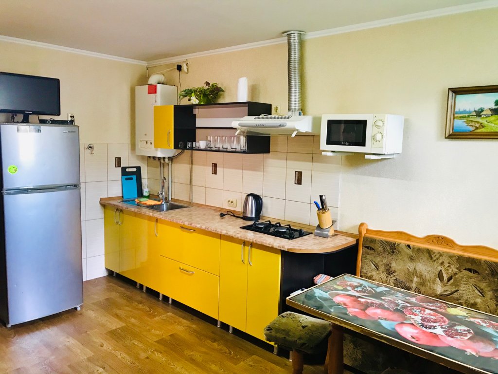 Керчь: Na Chernyishevskogo 21-2 Apartments