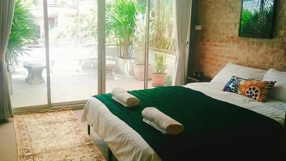 Бангкок: La Casa Sathorn 11