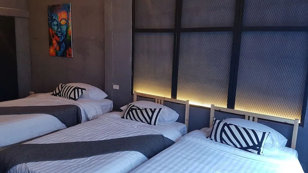 Бангкок: La Casa Sathorn 11
