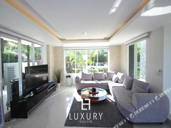 Хуахин: Modern Phu Montra 5 Bedroom Pool Villa (PMB3)