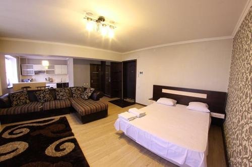 Алматы: Apartments on Shevchenko 129