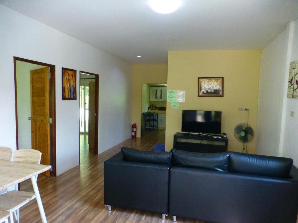 Бан-Мак-Хен: Private 2 Bedroom Villa With Swimming Pool Tropical Gardens Fast Wifi Smart Tv