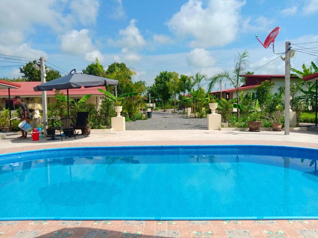 Бан-Мак-Хен: Private 2 Bedroom Villa With Swimming Pool Tropical Gardens Fast Wifi Smart Tv