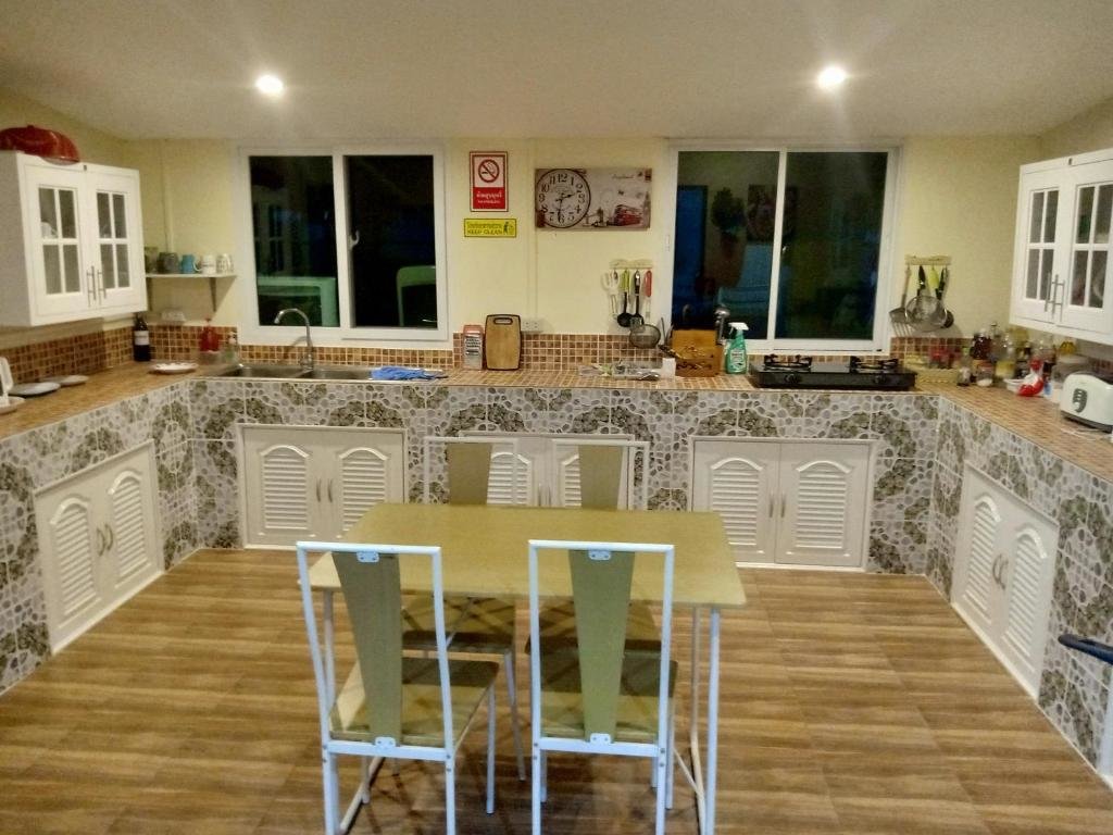 Бан-Мак-Хен: Private 2 Bedroom Villa With Swimming Pool Tropical Gardens Fast Wifi Smart Tv