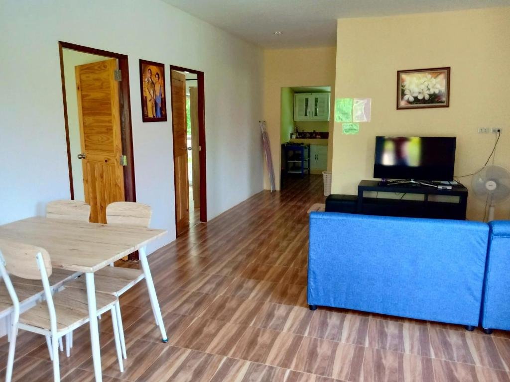 Бан-Мак-Хен: Private 2 Bedroom Villa With Swimming Pool Tropical Gardens Fast Wifi Smart Tv
