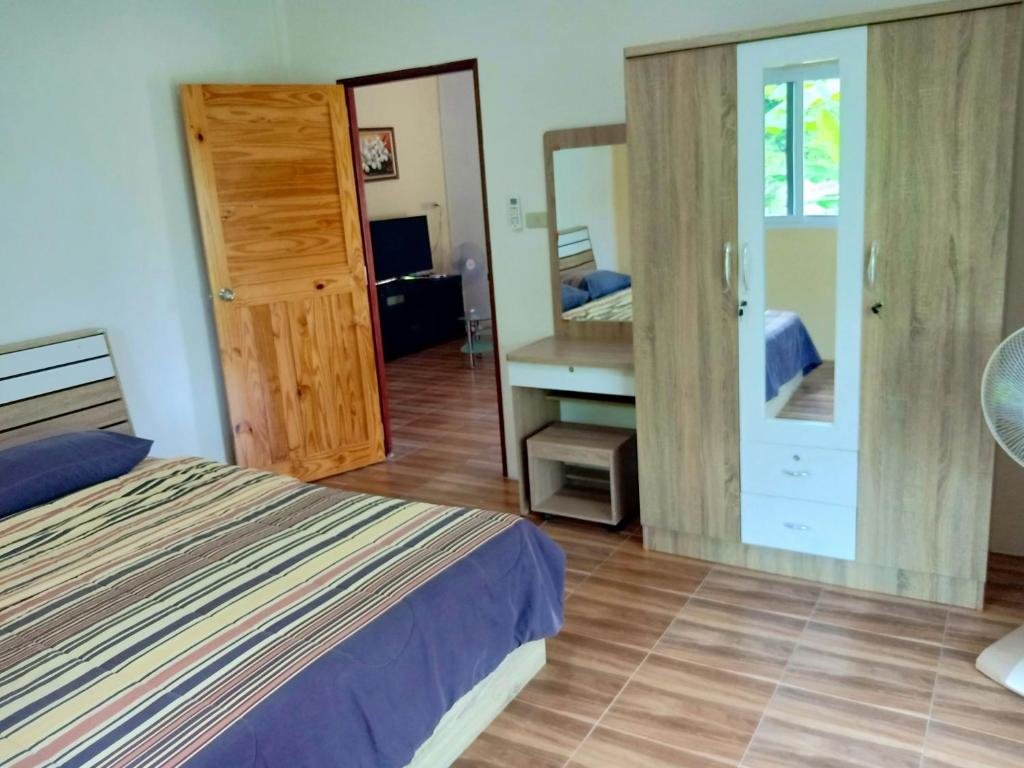 Бан-Мак-Хен: Private 2 Bedroom Villa With Swimming Pool Tropical Gardens Fast Wifi Smart Tv