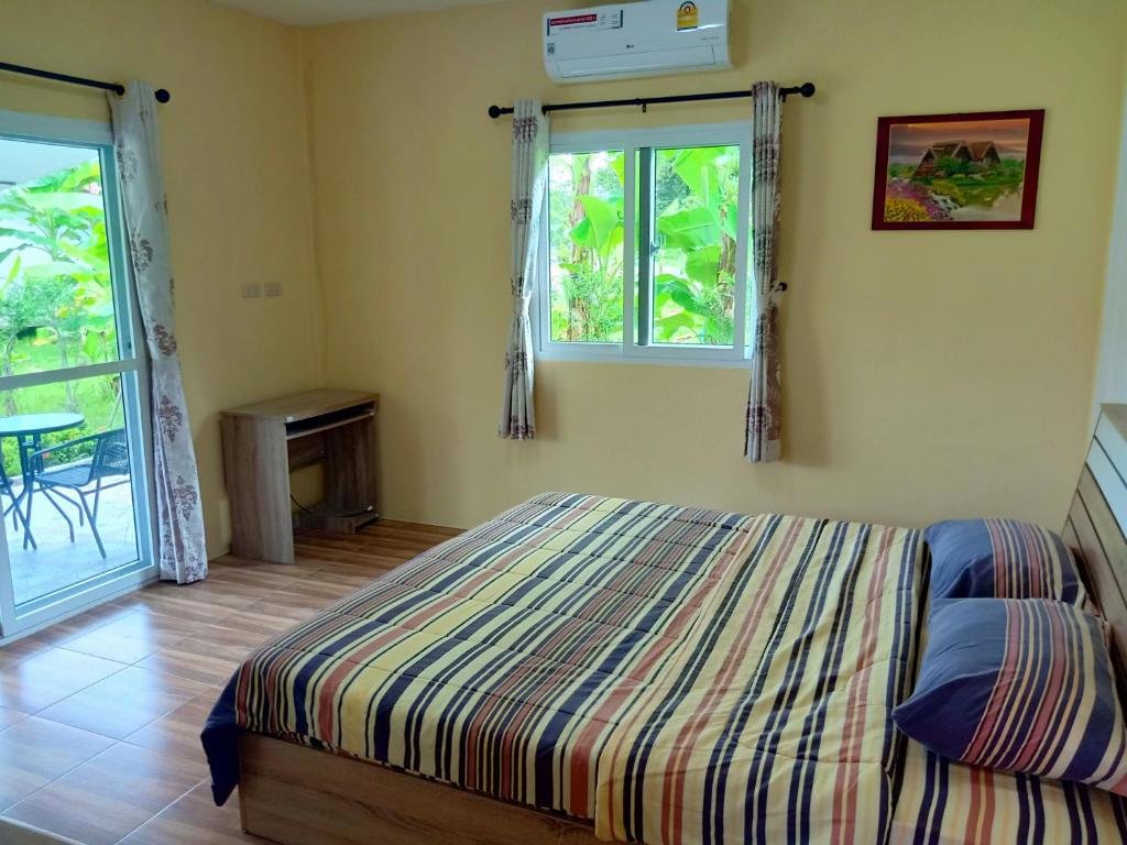 Бан-Мак-Хен: Private 2 Bedroom Villa With Swimming Pool Tropical Gardens Fast Wifi Smart Tv