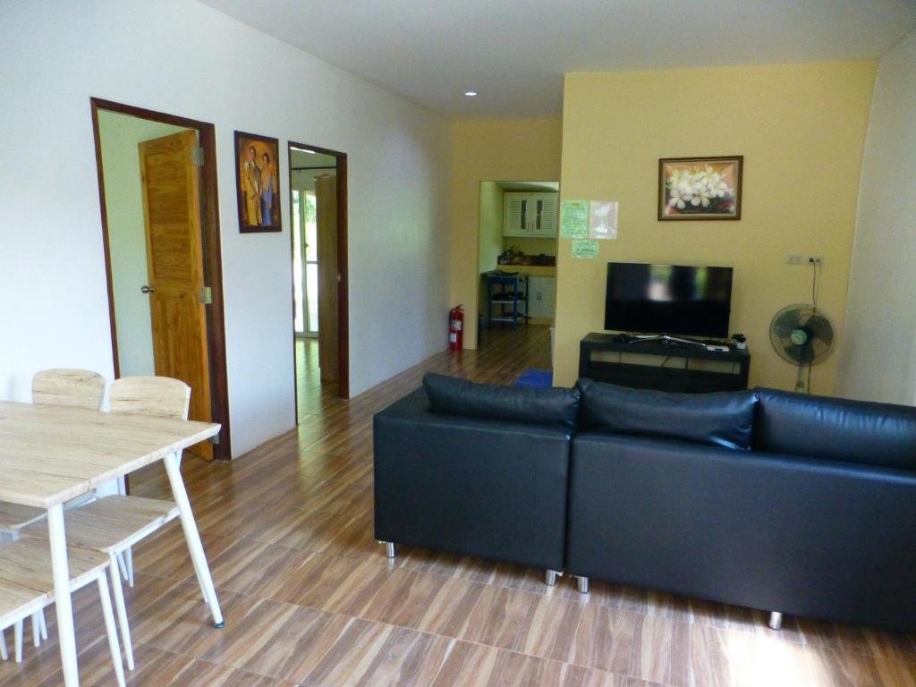 Бан-Мак-Хен: Private 2 Bedroom Villa With Swimming Pool Tropical Gardens Fast Wifi Smart Tv