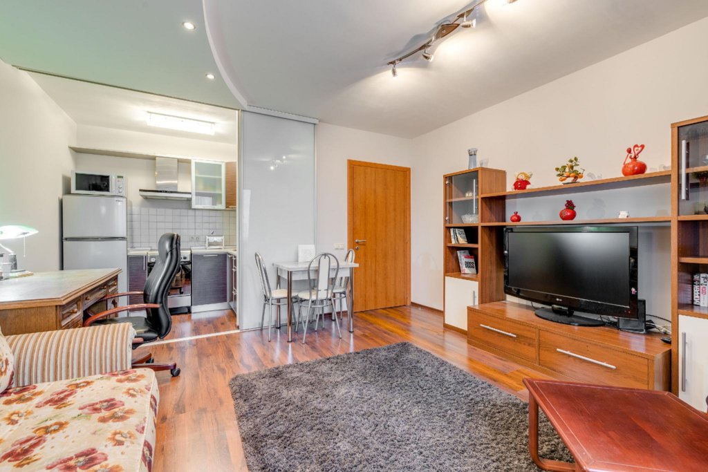 Simply Comfort. Spacious Apartments.10 Min Walk To The Metro — фото 3