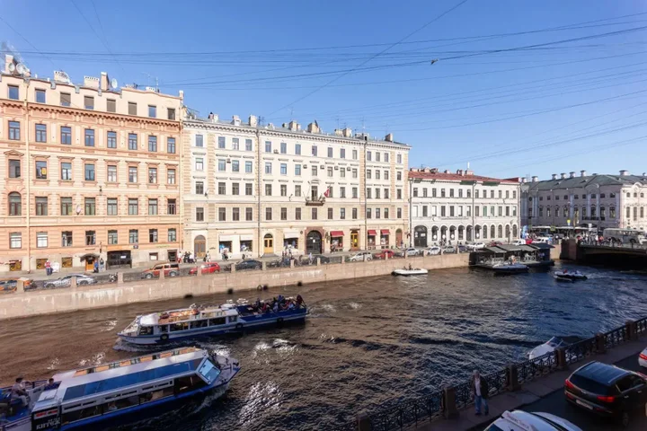 Санкт-Петербург: Город Рек на улице Большая Морская 6