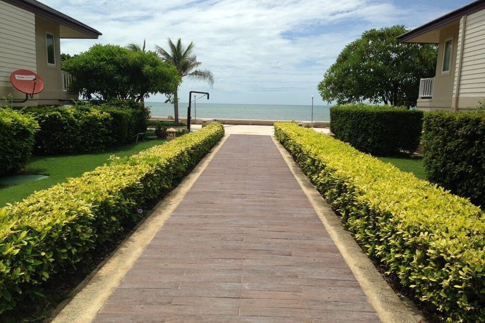 Чаам: Baan Talay Samran D