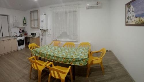Голубицкая: Guest house Akvarel