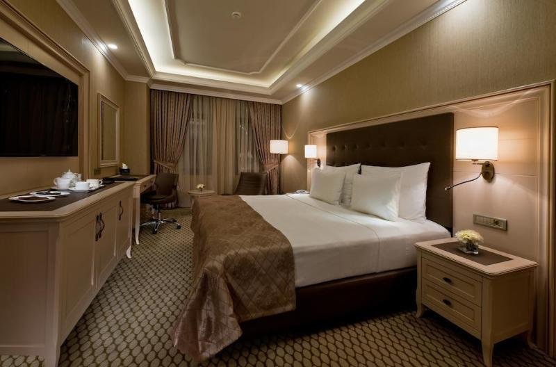 Батуми: Hotel London 1889