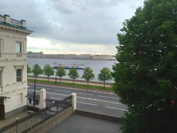 Санкт-Петербург: Апартаменты с видом на Неву в центре города