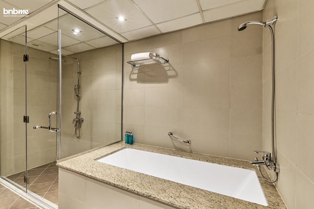 Дубай: Апартаменты Bnbmehomes  Lux Living Redefined Palm Jumeirah - 507
